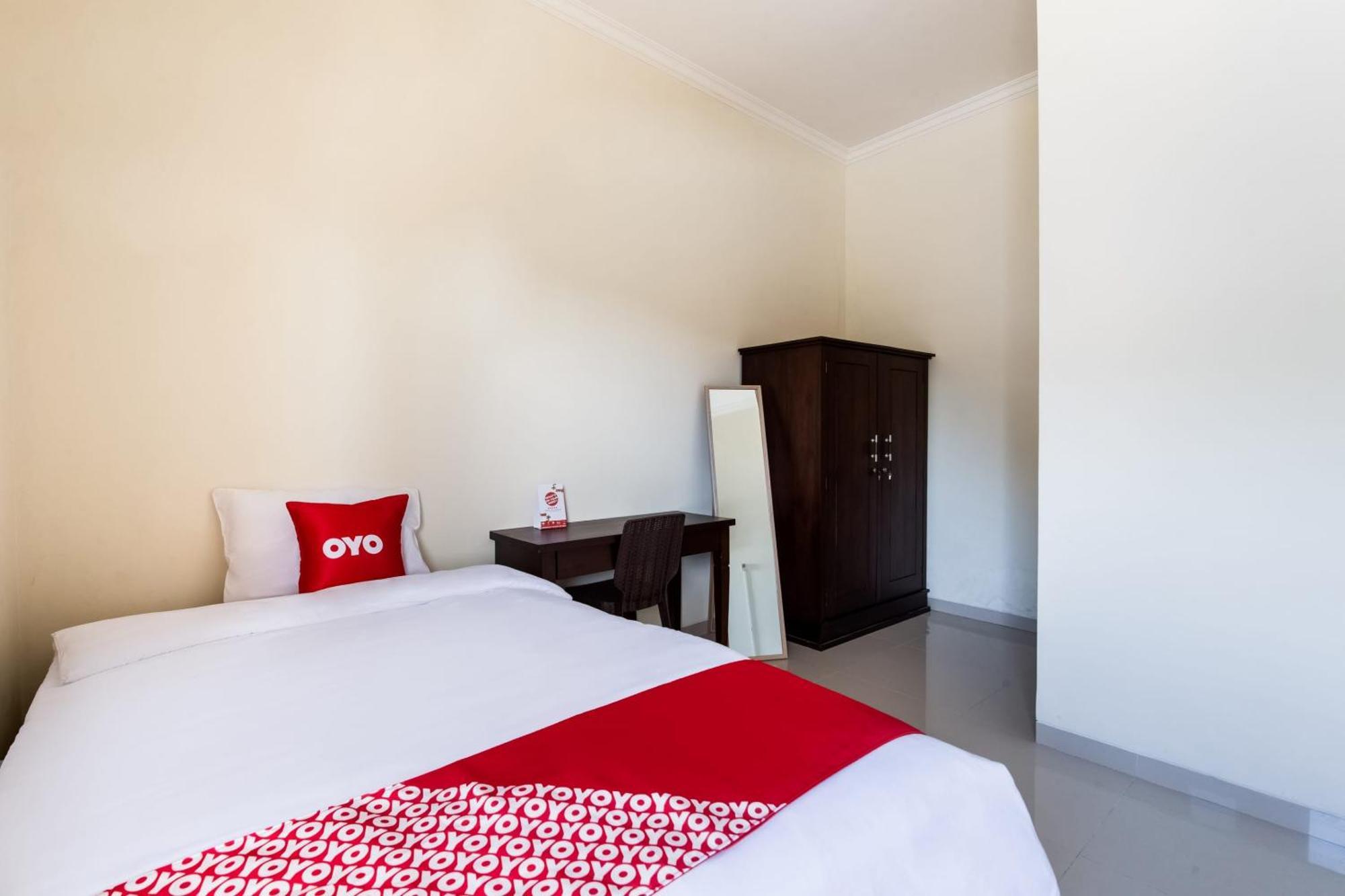 Hotel Oyo Life 3398 Griya Rm 19 Syariah Surabaya Esterno foto