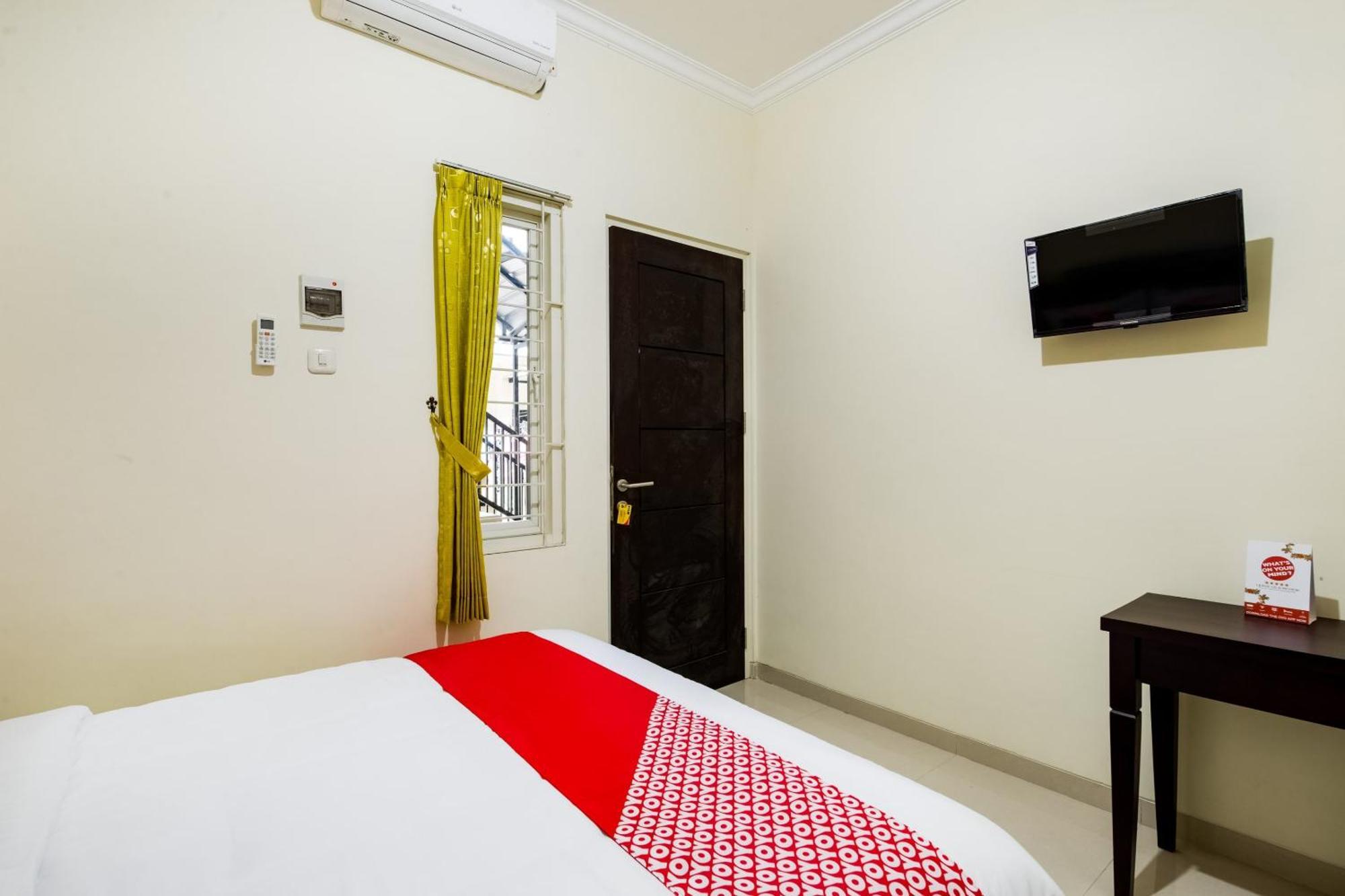 Hotel Oyo Life 3398 Griya Rm 19 Syariah Surabaya Esterno foto