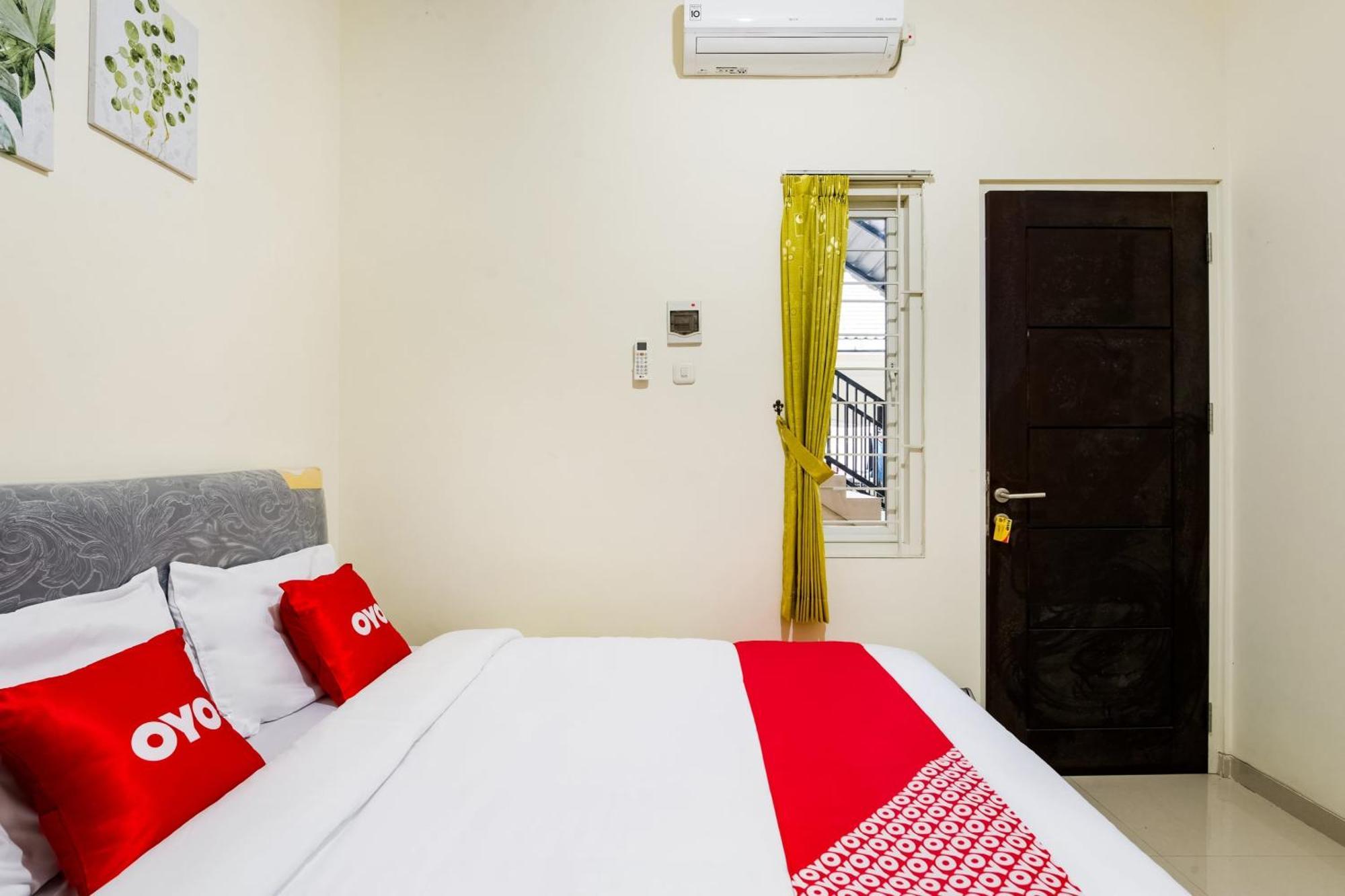 Hotel Oyo Life 3398 Griya Rm 19 Syariah Surabaya Esterno foto