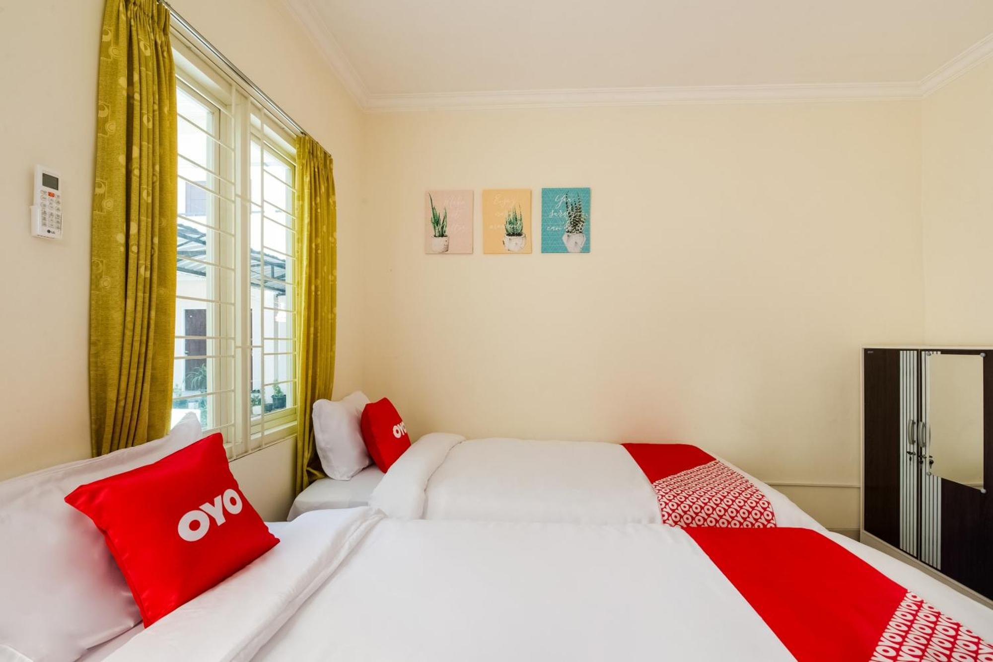 Hotel Oyo Life 3398 Griya Rm 19 Syariah Surabaya Esterno foto