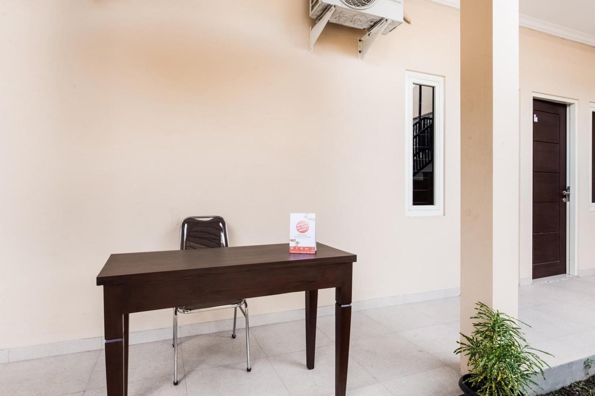 Hotel Oyo Life 3398 Griya Rm 19 Syariah Surabaya Esterno foto