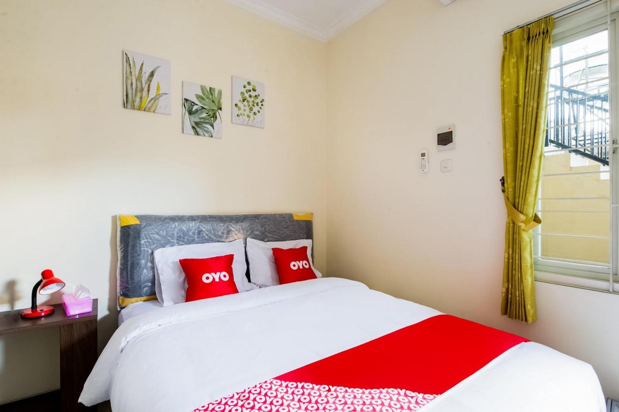 Hotel Oyo Life 3398 Griya Rm 19 Syariah Surabaya Esterno foto