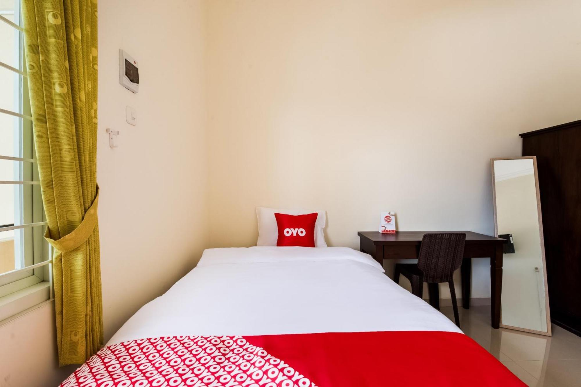 Hotel Oyo Life 3398 Griya Rm 19 Syariah Surabaya Esterno foto