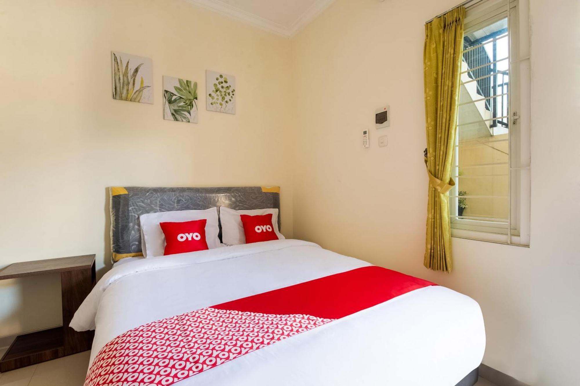 Hotel Oyo Life 3398 Griya Rm 19 Syariah Surabaya Esterno foto